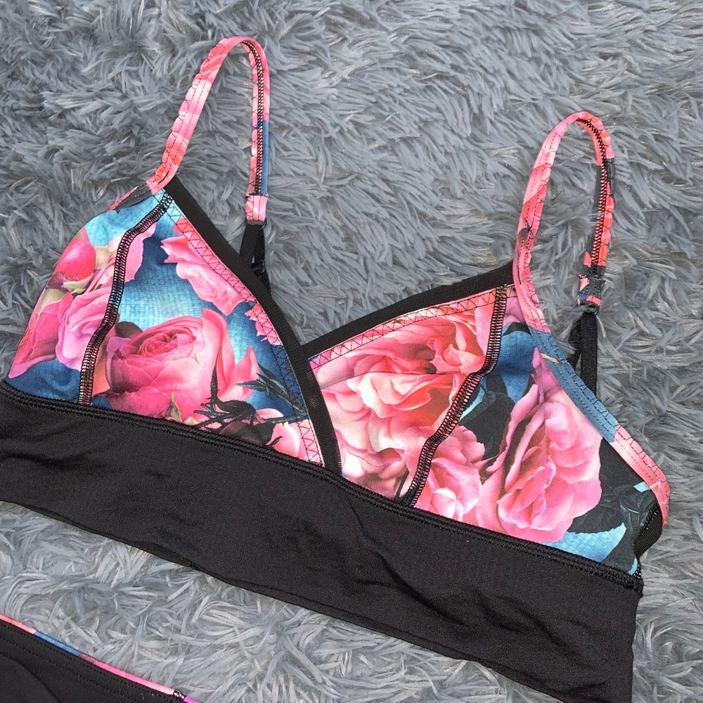 SOLD: Lululemon Workout Set Small - Picture 7 of 10